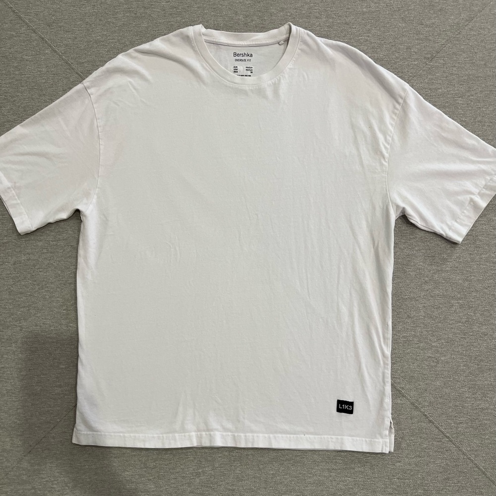 White Men’s Bershka t-shirt